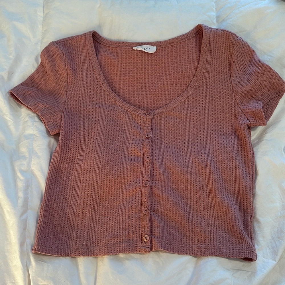 Light pink short sleeve shirt from brand Elodie in size large